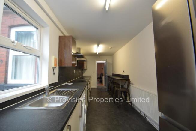 6 bed End of Terrace to rent Image 5
