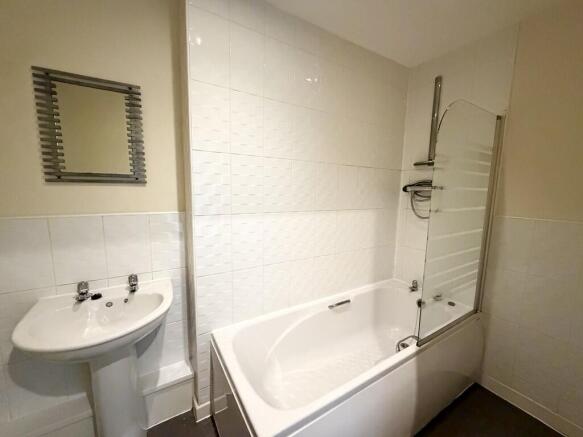 1 bed Apartment to rent Image 4
