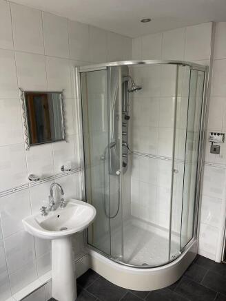 3 bed Not Specified to rent Image 6