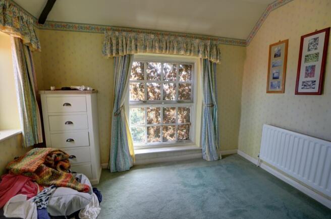 5 bed Semi-Detached for sale Image 11