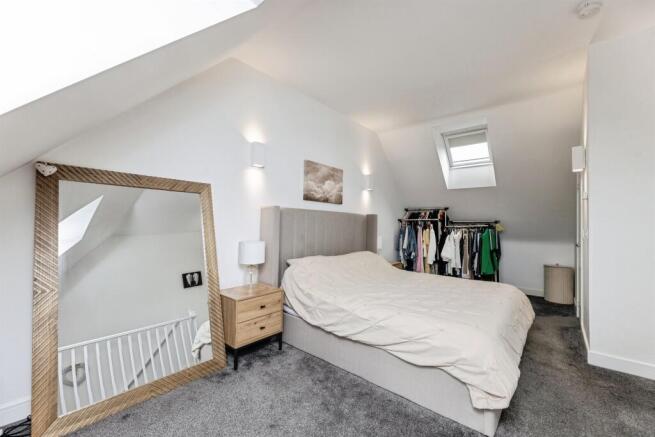 3 bed Town House for sale Image 5