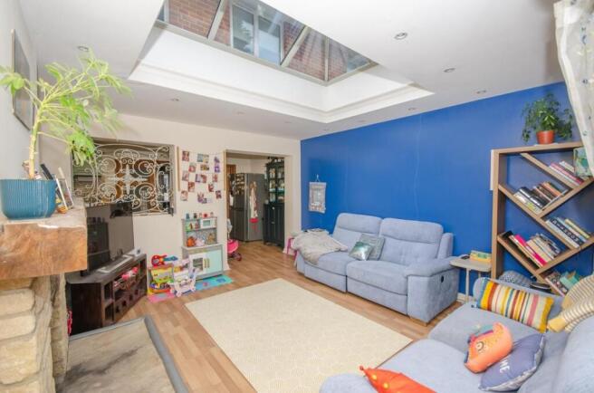 Family room pic 2.jpg