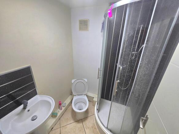 1 bed House Share to rent Image 5