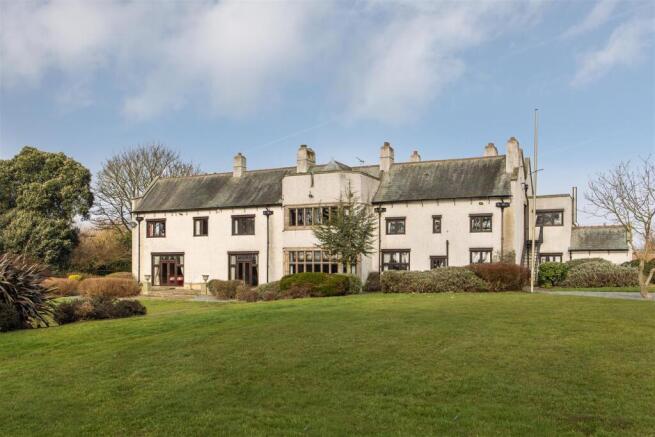 Highcliffe Manor External-10.jpg