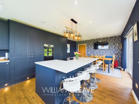 Kitchen/ Dining Room