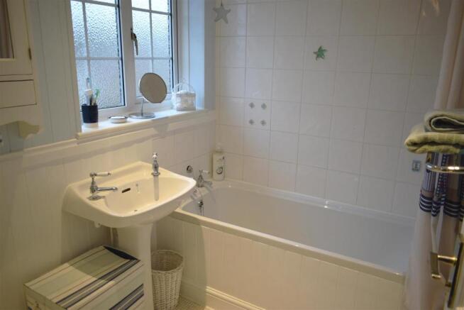 Bathroom 1.JPG