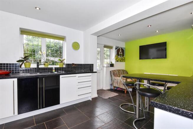 Kitchen Breakfast room 1.jpg
