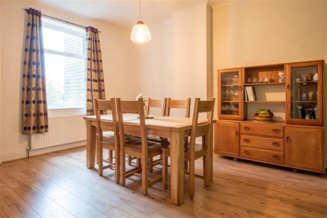 DINING/SITTING R0OM