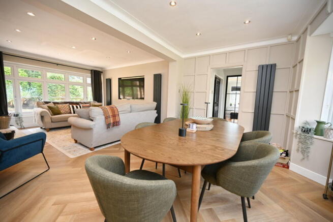 6 bed Detached for sale Image 4