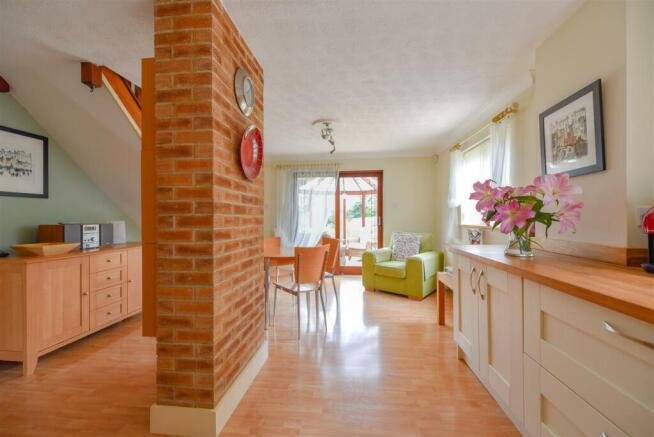 KITCHEN/BREAKFAST ROOM