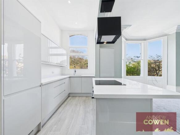 2 bed Apartment to rent Image 12