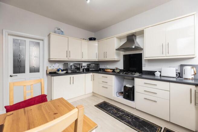 2 bed Terraced for sale Image 6