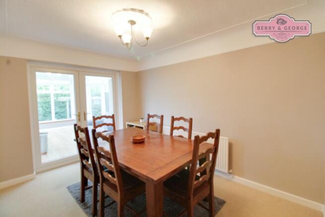 DINING AREA / BED 6