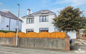 41, Picton Road, Hakin, Milford Haven SA73 3DY