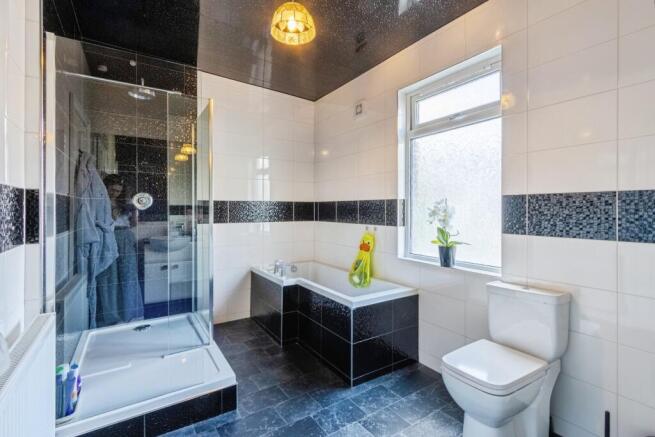 3 bed Terraced for sale Image 9