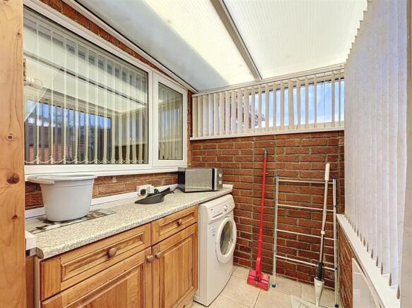 2 bed Semi-Detached Bungalow for sale Image 11