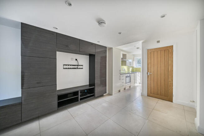 1363618-11-68e3f5...