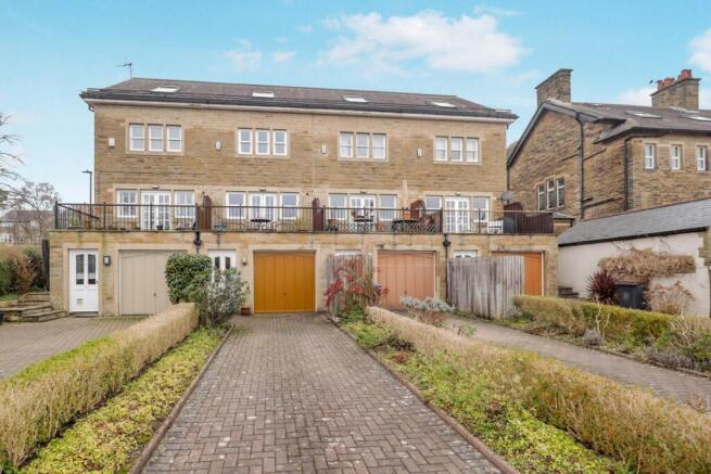 4 bed Town House for sale Image 10