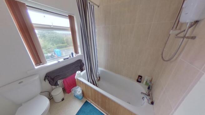3 bed House Share to rent Image 7