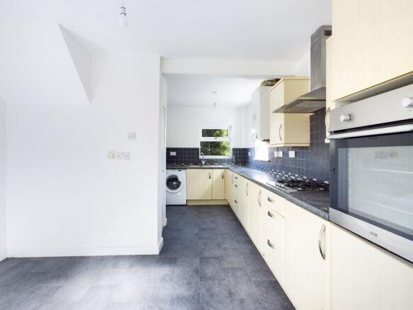 3 bed Semi-Detached to rent Image 4