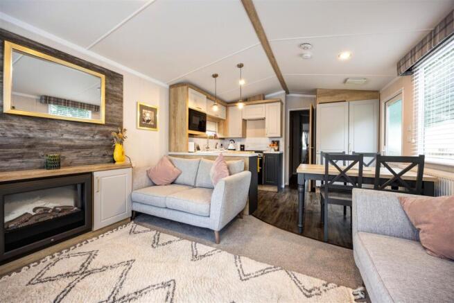 18 Flying Horseshoe Caravan Park, Clapham Station photo 5