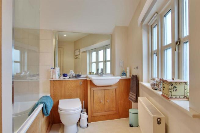 Guest En Suite.jpg