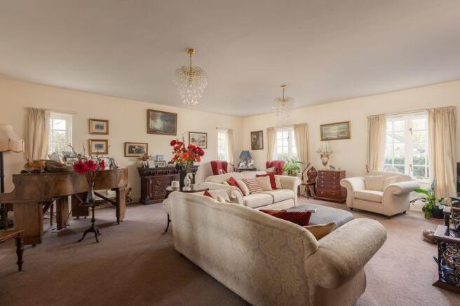 4 bed Detached for sale Image 8