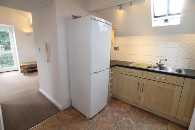 1 bed Apartment to rent Image 4