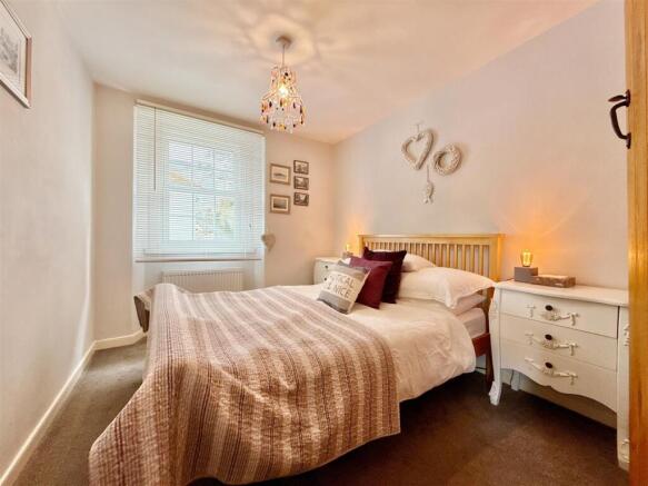Bed 4.JPG