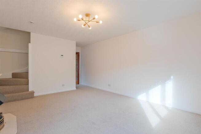 010-5 Mayfield Place, Carluke ML8 4HQ.jpg