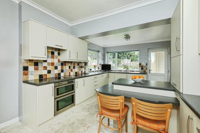 3 bed Detached for sale Image 6