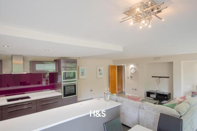 19 Sapphire - Lounge1.jpg