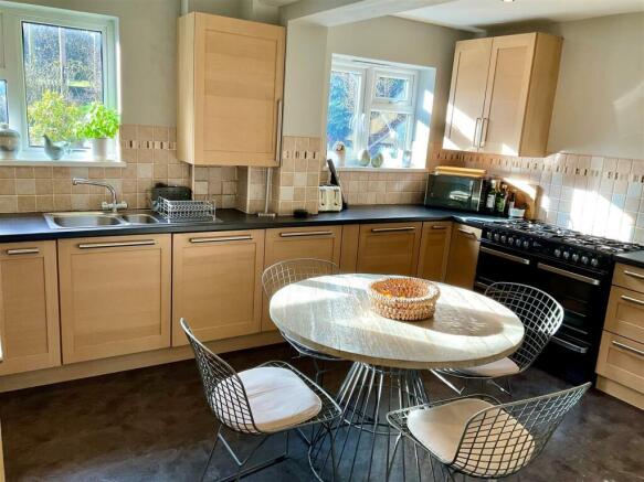Kitchen pic2.jpg