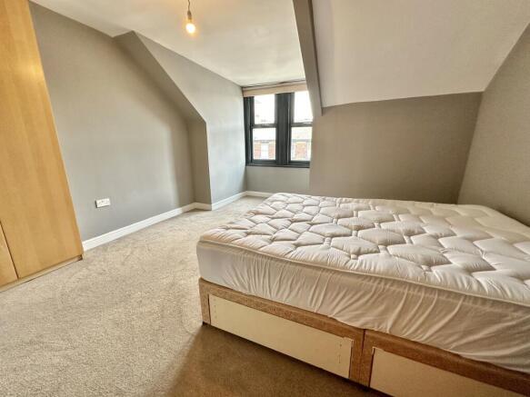 2 bed Apartment to rent Image 4