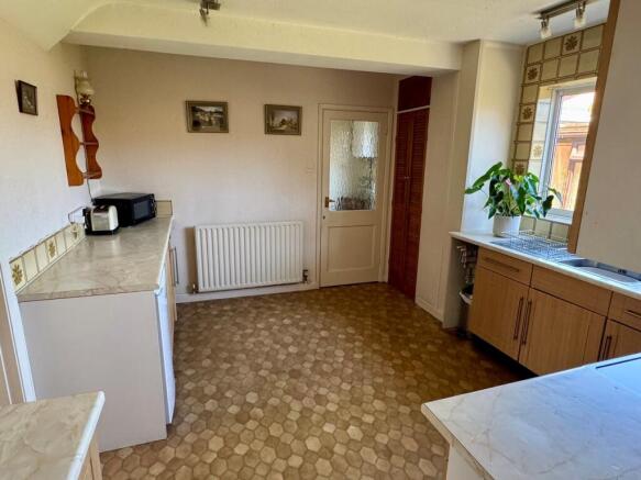 4 bed Detached for sale Image 6