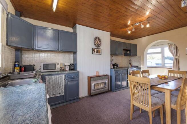 Kitchen / Dining Roo