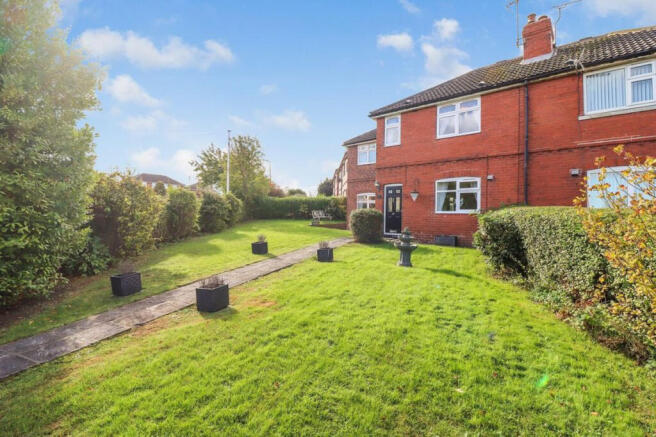 3-bed semi-detached on Westfield Avenue, Aughton, Sheffield, S26, £180,000