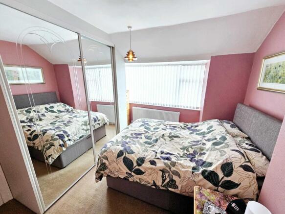 3 bed Semi-Detached for sale Image 8