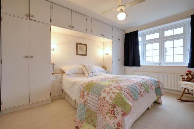 Bed 1.jpg