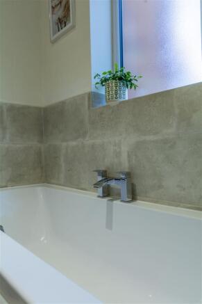 Bathroom (8)-HDR copy.jpg