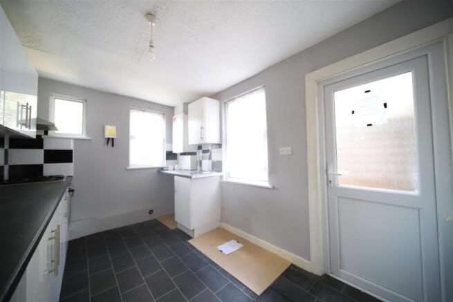 KITCHEN 3.JPG