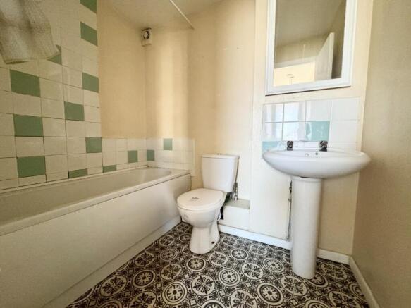 1 bed Flat for sale Image 5