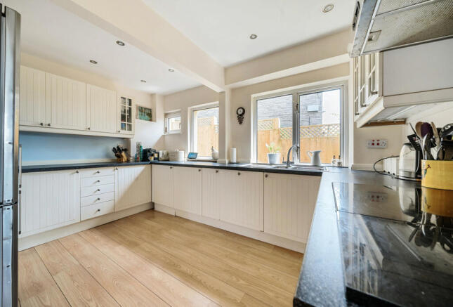 Kitchen 2.Jpg