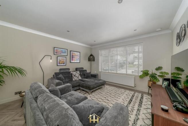 18 LOCHINVER CRES DD2 4UG 020726 EDIT (14).jpg