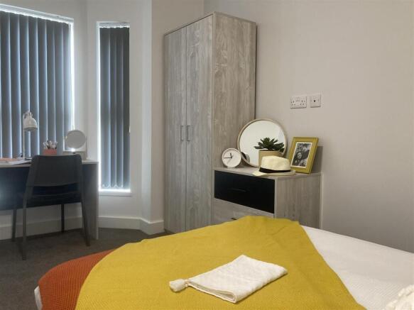 4 bed House Share to rent Image 5