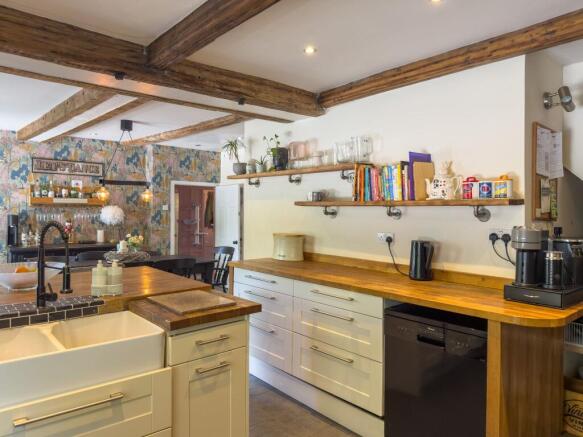 4 bed Terraced for sale Image 5