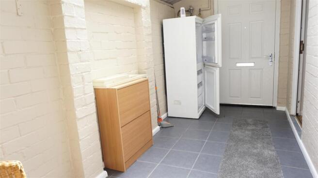 OUTHOUSE / UTILITY R