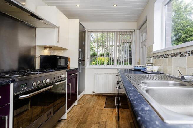 4 bed Detached for sale Image 7