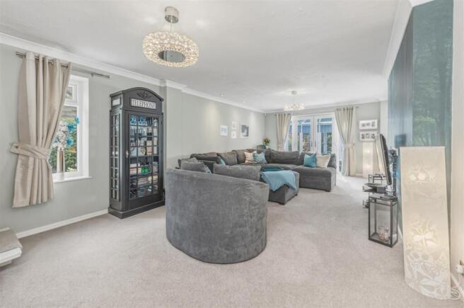 4 bed Detached for sale Image 11