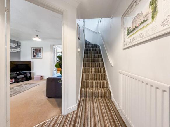 Clos Cwm Garw, Caerphilly, CF83 photo 4